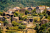 La serra da Lous , minuscoli borghi rurali semiabbandonati noti come gli Aldeias do Xisto i 'villaggi di scisto' il paese di Talasnal. 